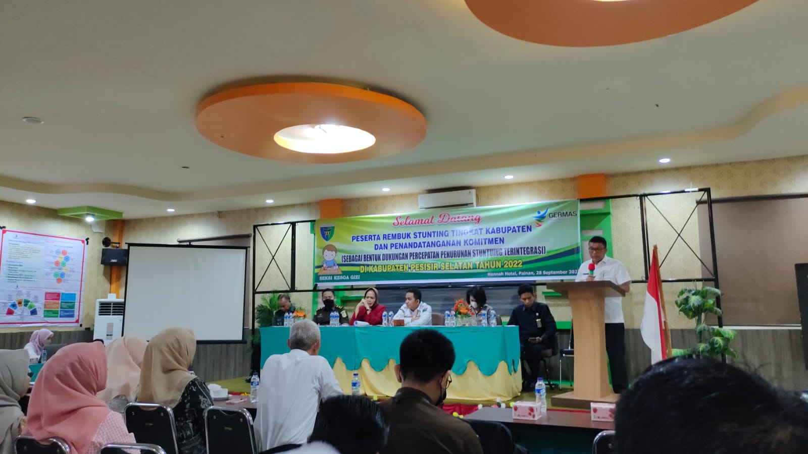 Rapat stunting tingkat kabupaten dan penanda tanganan komitmen dikabupaten pesisir selatan
