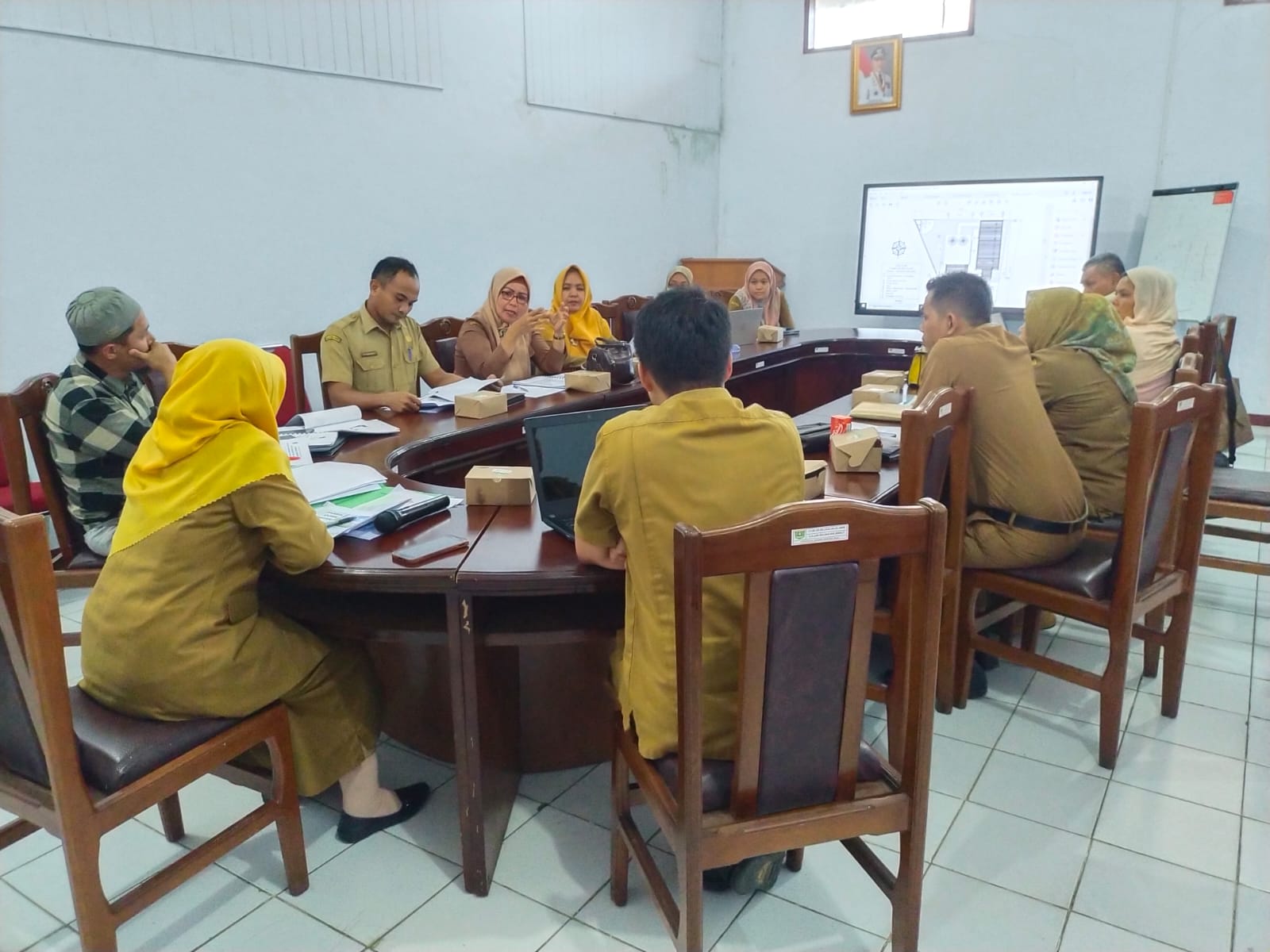 rapat penapisan dan penetapatan jenis dokumen lingkungan hidup dan persetujuan teknis PT. Bukit Bar