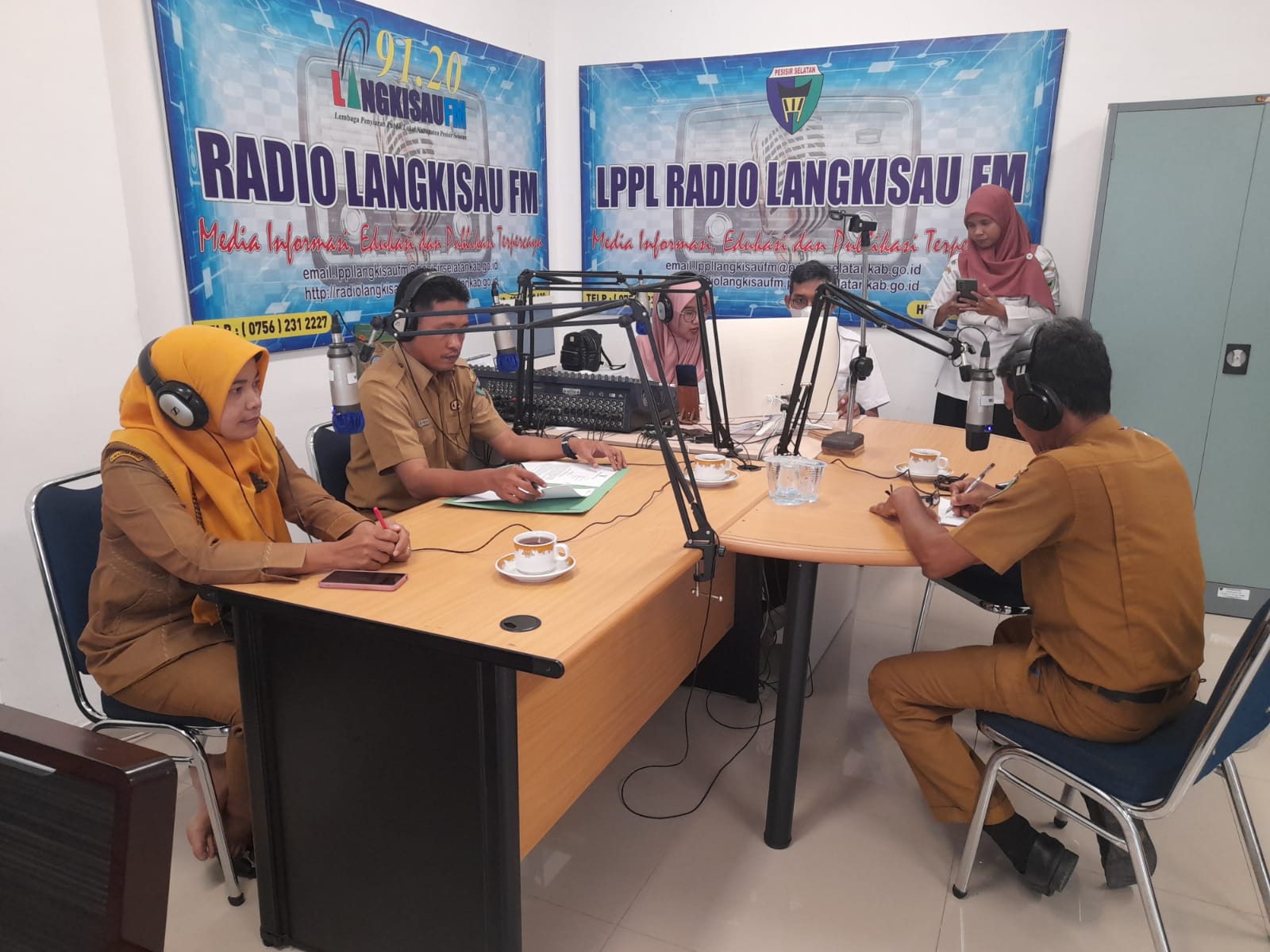 Dialog Interaktif “Membangun Gerakan Peduli Lingkungan” Di LPPL Radio Langkisau FM 